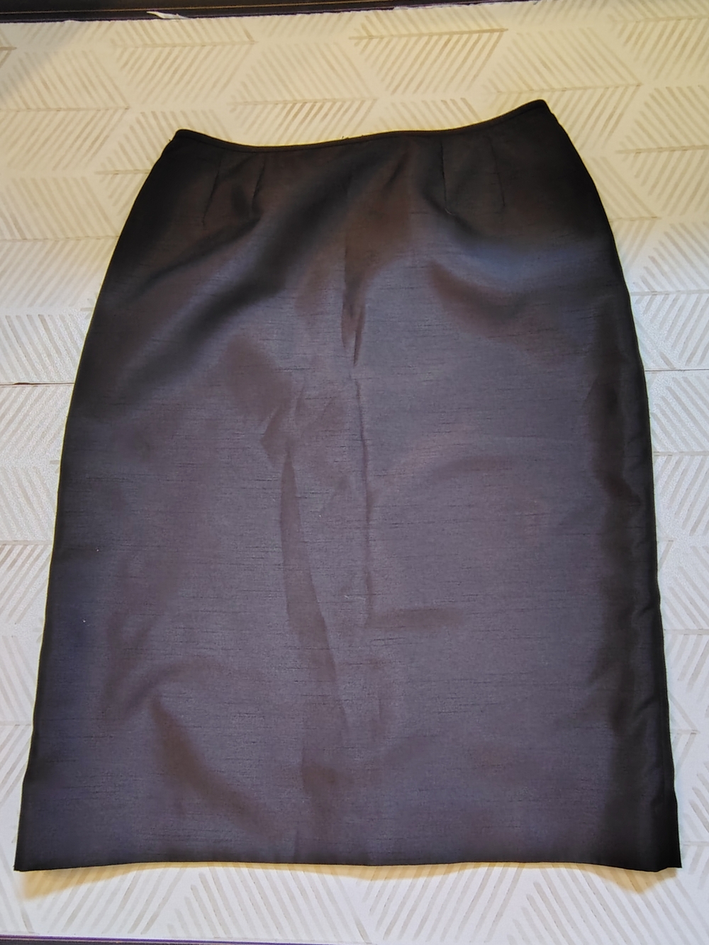 Le Suit Classic Black Pencil Skirt - Sleek Professional Style Career Wear Size 6